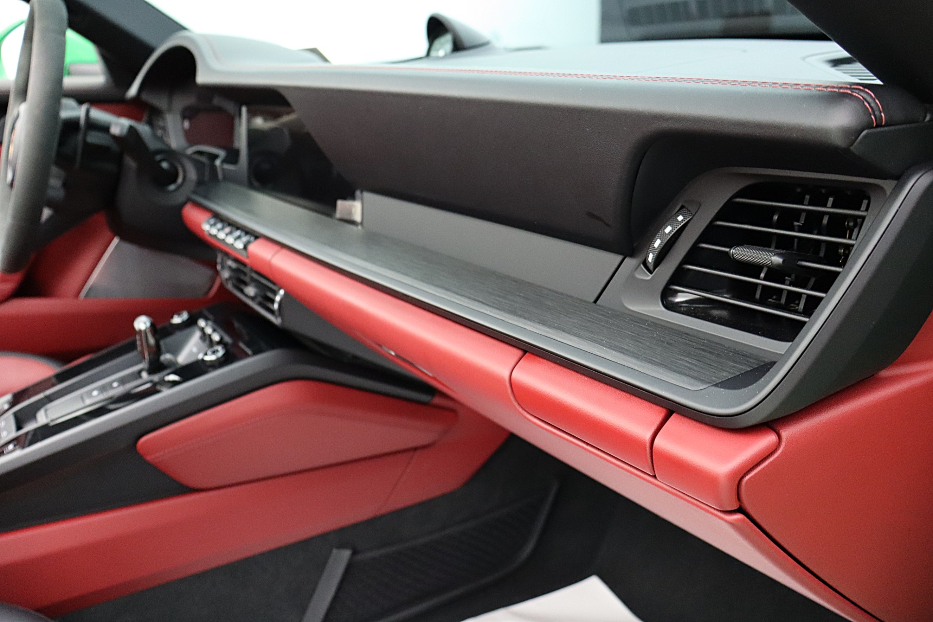 2025 Porsche 911 GTS - Photo 32