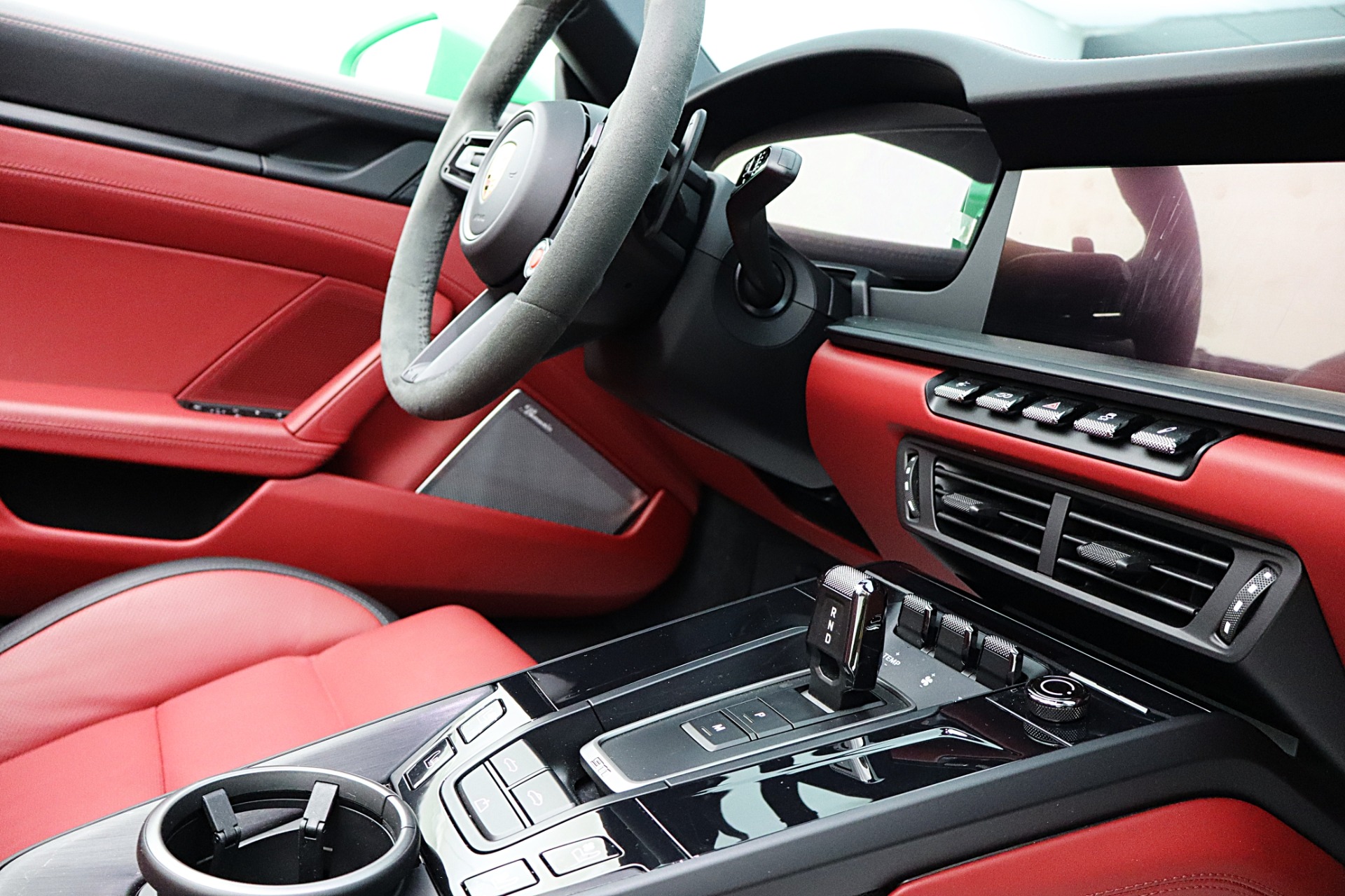 2025 Porsche 911 GTS - Photo 33
