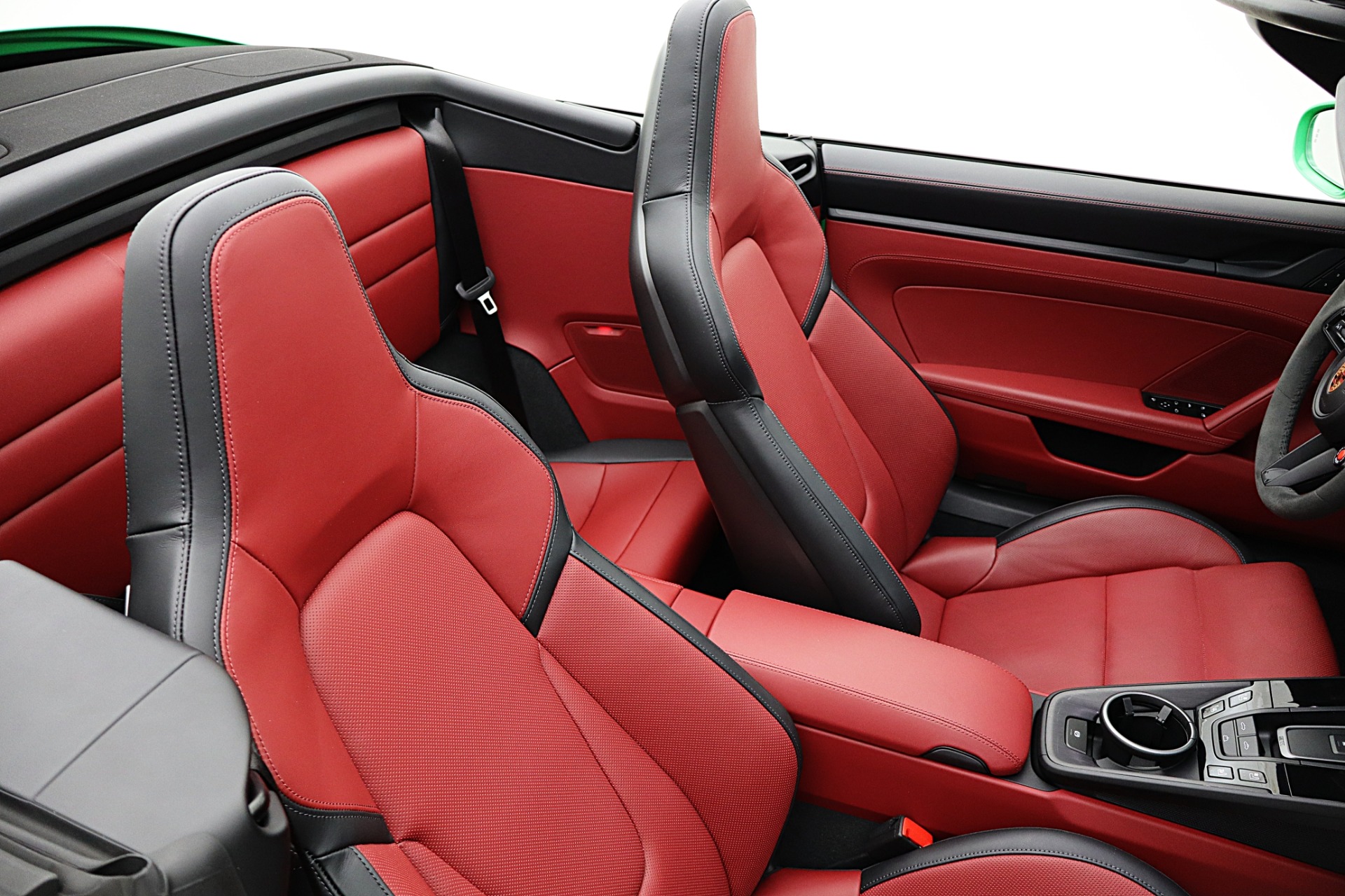 2025 Porsche 911 GTS - Photo 34