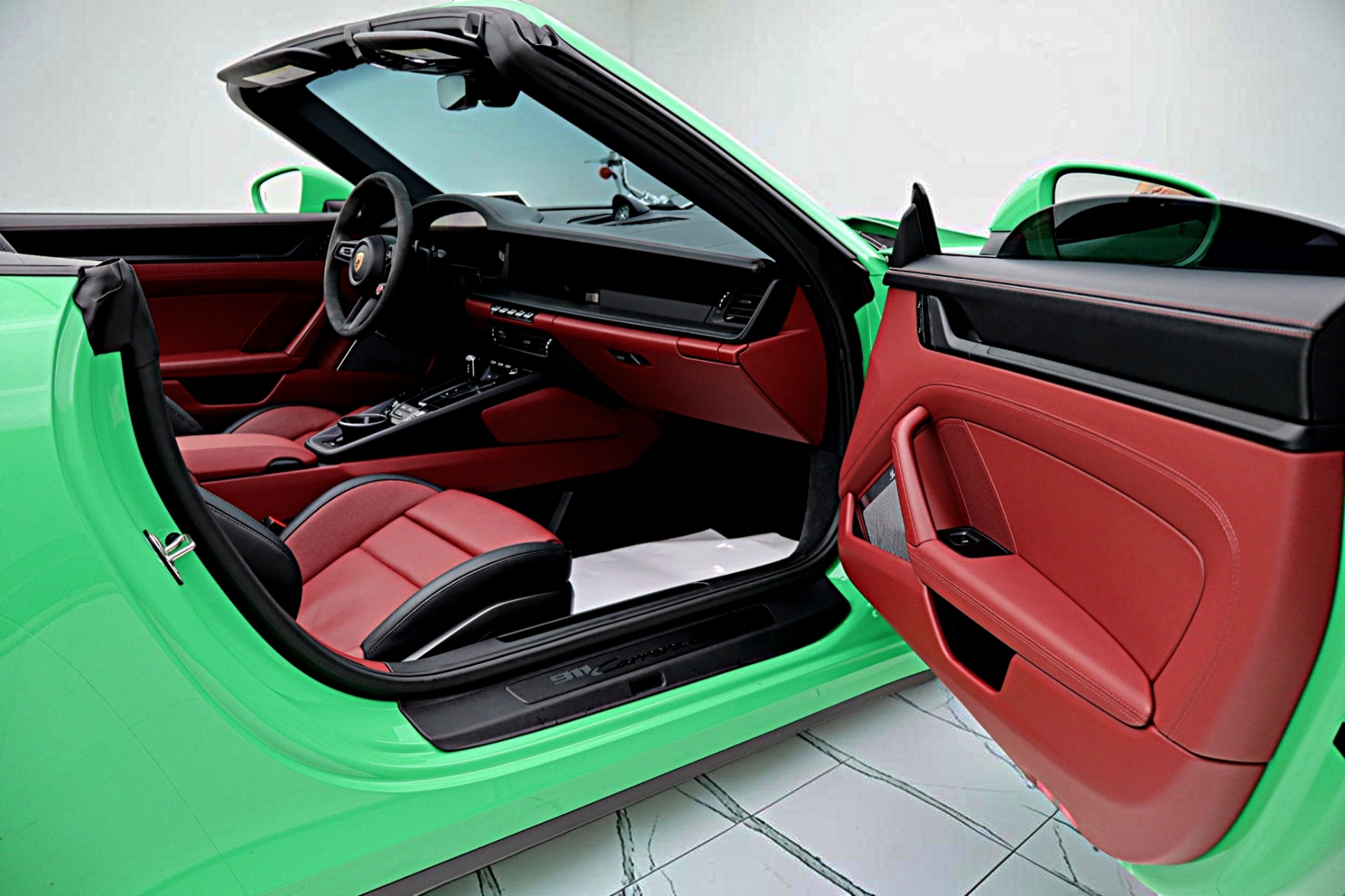 2025 Porsche 911 GTS - Photo 35