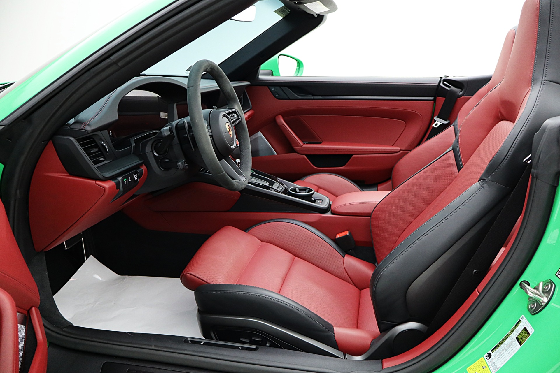 2025 Porsche 911 GTS - Photo 36