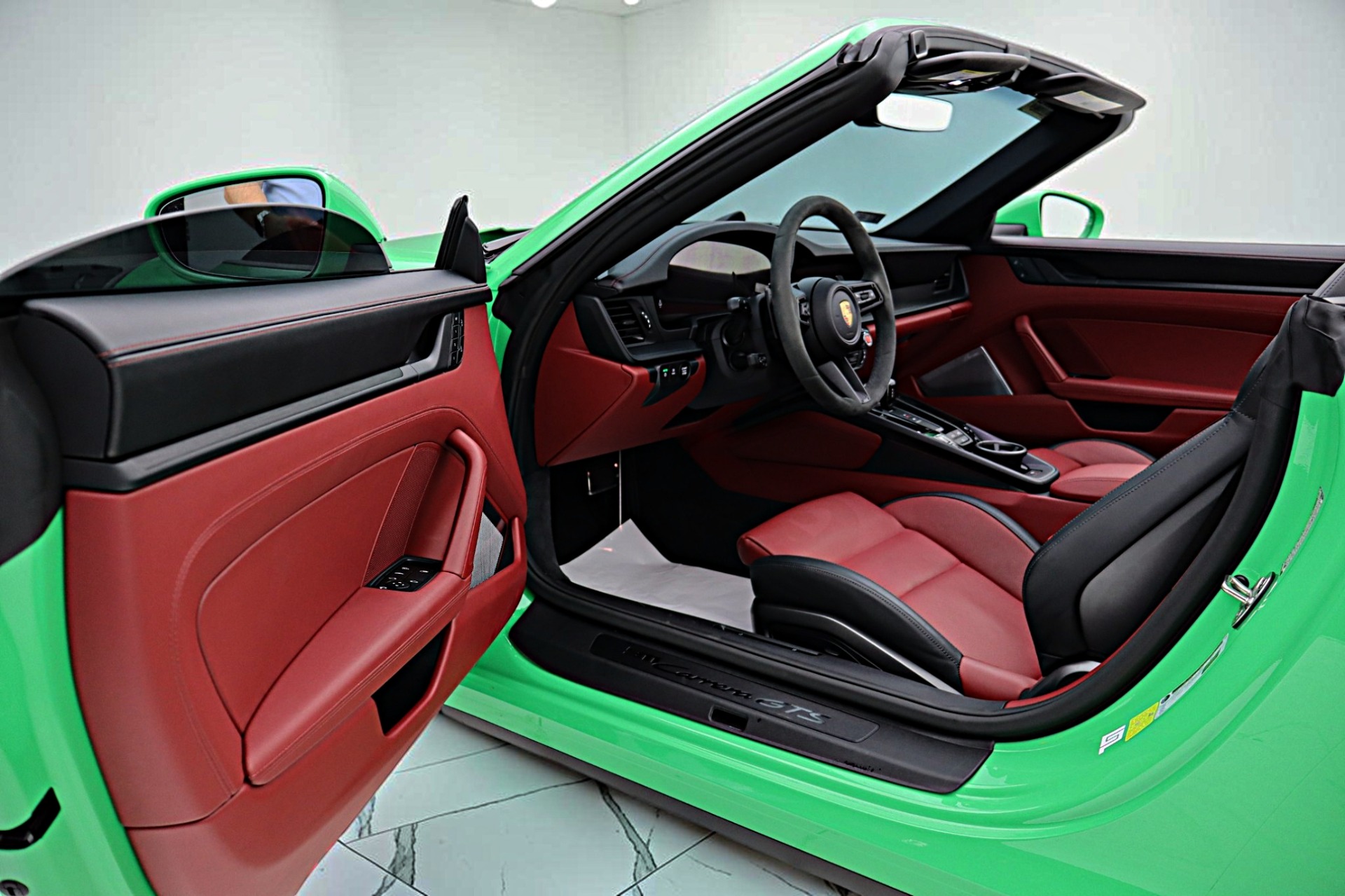 2025 Porsche 911 GTS - Photo 37