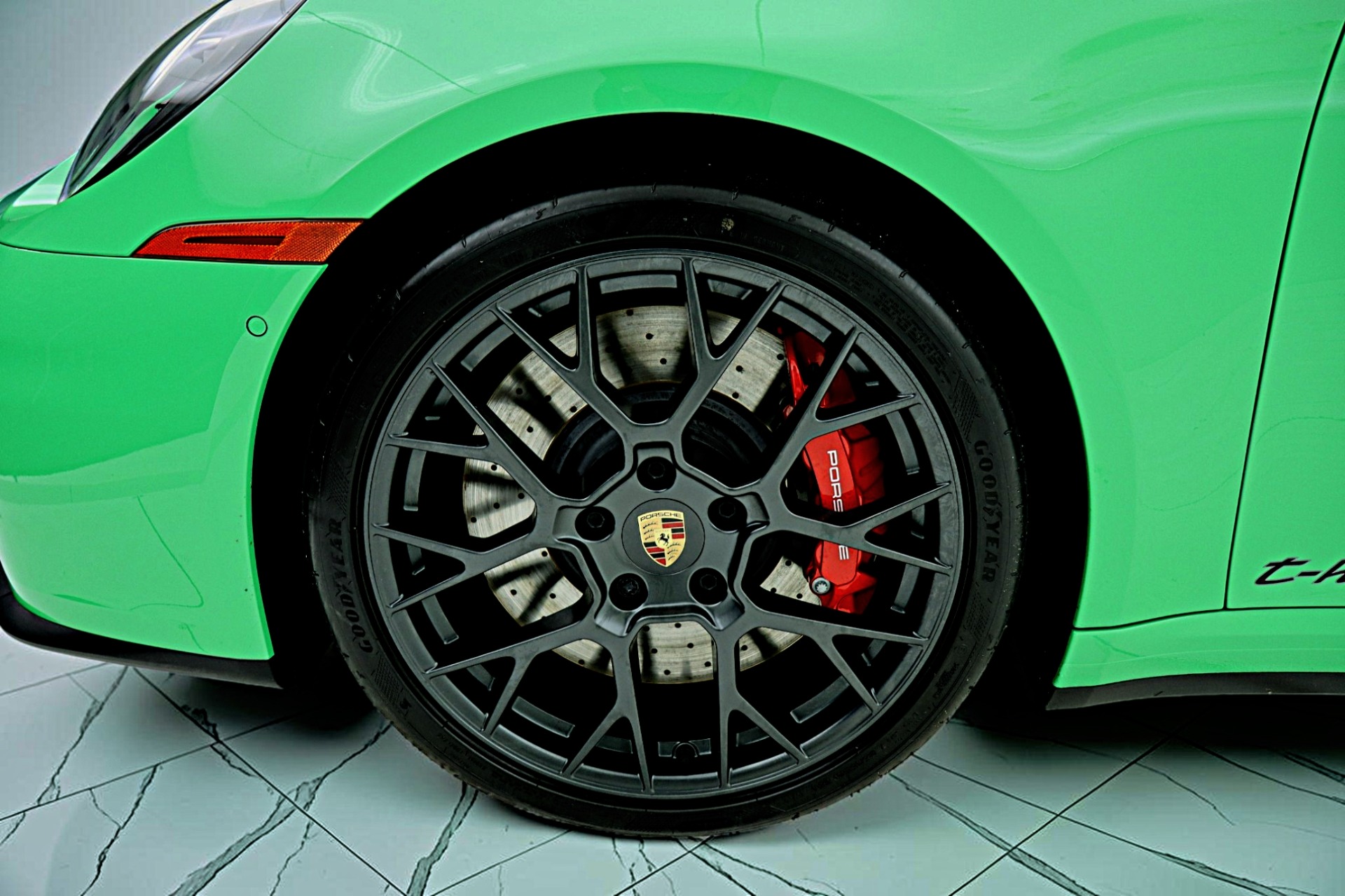2025 Porsche 911 GTS - Photo 39