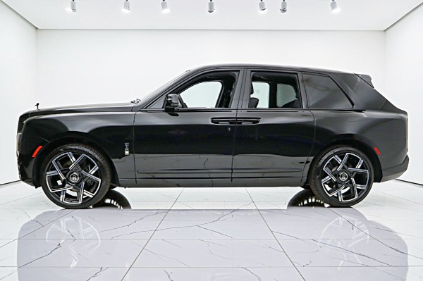 New 2027 Rolls-Royce Black Badge Cullinan for sale $560,150 at F.C. Kerbeck Aston Martin in Palmyra NJ 08065 4