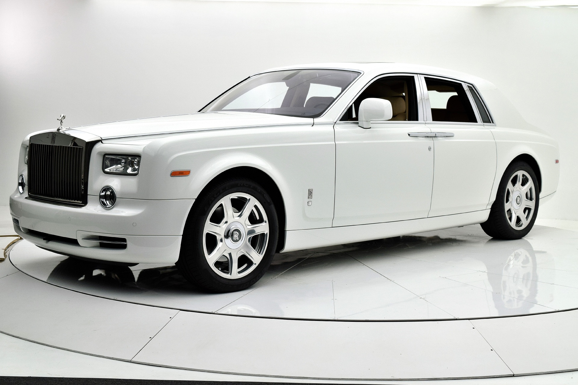 Used 2010 Rolls-Royce Phantom for sale Sold at F.C. Kerbeck Aston Martin in Palmyra NJ 08065 2