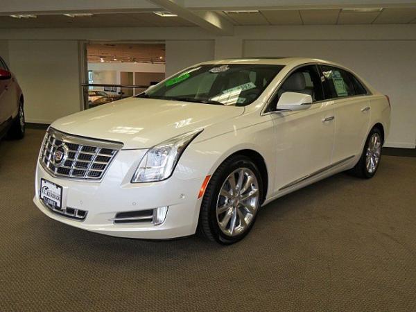 Used 2014 Cadillac XTS Luxury for sale Sold at F.C. Kerbeck Aston Martin in Palmyra NJ 08065 3