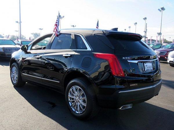 Used 2017 Cadillac XT5 Luxury FWD for sale Sold at F.C. Kerbeck Aston Martin in Palmyra NJ 08065 4