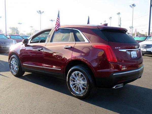 Used 2017 Cadillac XT5 Luxury AWD for sale Sold at F.C. Kerbeck Aston Martin in Palmyra NJ 08065 4