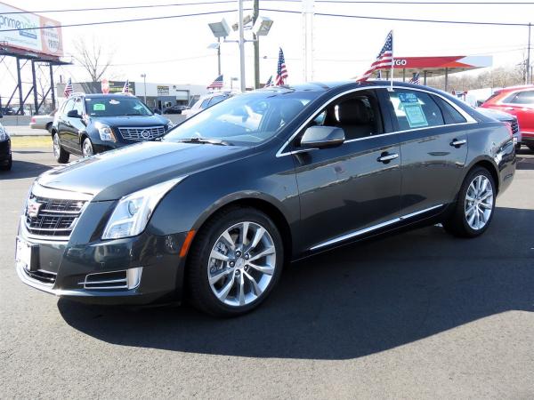 Used 2017 Cadillac XTS Luxury for sale Sold at F.C. Kerbeck Aston Martin in Palmyra NJ 08065 3