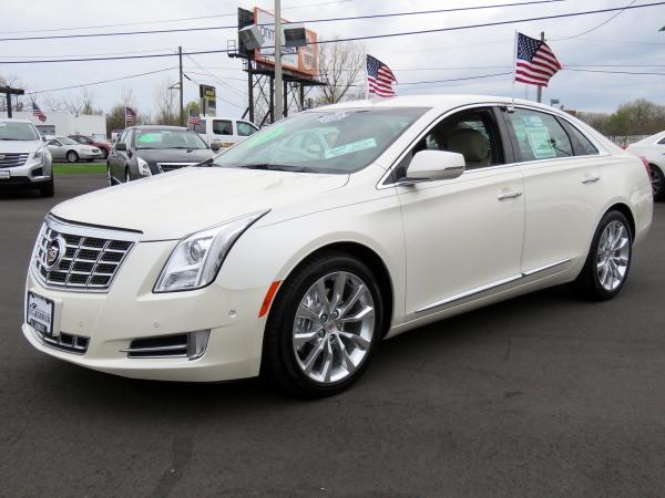 Used 2015 Cadillac XTS Luxury for sale Sold at F.C. Kerbeck Aston Martin in Palmyra NJ 08065 3