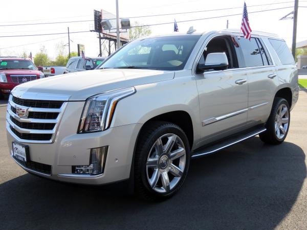 Used 2017 Cadillac Escalade Luxury for sale Sold at F.C. Kerbeck Aston Martin in Palmyra NJ 08065 3